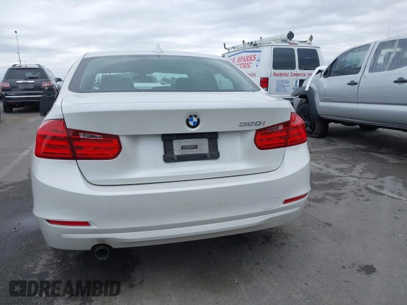 2015 BMW 3 Series 320i with VIN WBA3B1C5XFK137171, listed as a IAAI auction lot 41736278 with 28,673 mi miles. Bid and sale history available at carsss.com. Image 16.