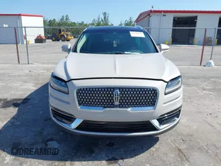 2019 Lincoln Nautilus Reserve z VIN 2LMPJ6L99KBL36336, wystawiony jako IAAI lot #42280974 z przebiegiem 35 483 mil mil oraz . Historia ofert i sprzedaży dostępna na DreamBid. Obrazek 12.