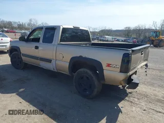 2005 Chevrolet Silverado 1500 Z71 with VIN 2GCEK19B951171707, listed as a IAAI auction lot 42062775 with 129,044 mi miles and . Bid and sale history available at DreamBid. Image 3.