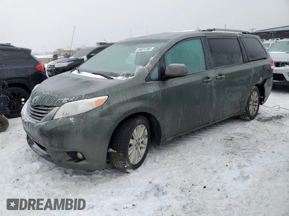 2013 Toyota Sienna XLE z VIN 5TDDK3DC1DS054184, wystawiony jako Copart lot #44821285 z przebiegiem 214 218 mil mil oraz Nie do naprawy • Non repairable. Historia ofert i sprzedaży dostępna na DreamBid. Obrazek 1.