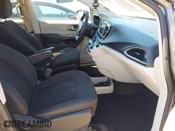 2018 Chrysler Pacifica Touring with VIN 2C4RC1DG5JR148681, listed as a IAAI auction lot 41716394 with 178,645 mi miles and . Bid and sale history available at DreamBid. Image 5.