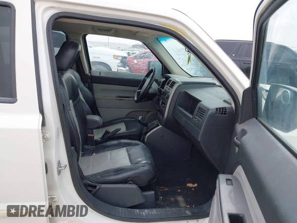 2007 Jeep Patriot Limited z VIN 1J8FF48W37D308705, wystawiony jako IAAI lot #41698313 z przebiegiem 189 167 mil mil oraz . Historia ofert i sprzedaży dostępna na DreamBid. Obrazek 5.
