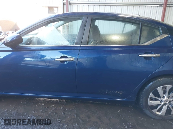 2020 Nissan Altima 2.5 S with VIN 1N4BL4BV8LC170714, listed as a IAAI auction lot 41301537 with 121,648 mi miles. Bid and sale history available at carsss.com. Image 14.