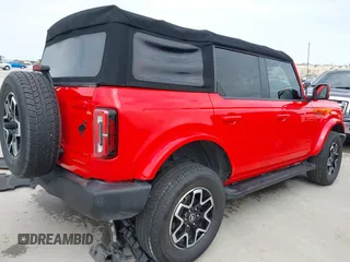 2022 Ford Bronco z VIN 1FMDE5DH7NLA98557, wystawiony jako IAAI lot #41746093 z przebiegiem 61 718 mil mil oraz . Historia ofert i sprzedaży dostępna na DreamBid. Obrazek 4.