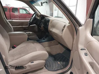 1998 Ford Explorer XLT с VIN 1FMZU32E8WUA42113, выставлен на аукционе IAAI как лот 41608275 с пробегом 149 567 миль миль и . История ставок и продаж доступна на DreamBid. Изображение 5.
