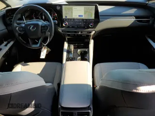2024 Lexus RX 350 z VIN 2T2BAMBA8RC031370, wystawiony jako Copart lot #53081615 z przebiegiem 7 440 mil mil oraz Nie do naprawy • Non repairable. Historia ofert i sprzedaży dostępna na DreamBid. Obrazek 8.