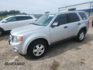 2012 Ford Escape XLS z VIN 1FMCU0C79CKC84677, wystawiony jako Copart lot #64234045 z przebiegiem 138 562 mil mil oraz Czysty tytuł • Clean title. Historia ofert i sprzedaży dostępna na DreamBid. Obrazek 1.