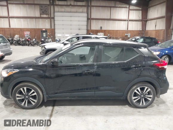 2020 Nissan Kicks SV with VIN 3N1CP5CVXLL556968, listed as a IAAI auction lot 41691274 with 107,040 mi miles. Bid and sale history available at carsss.com. Image 14.