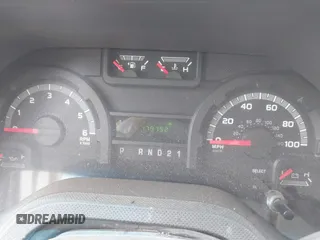 2011 Ford Econoline Cargo Commercial z VIN 1FTNE2EW0BDA56676, wystawiony jako IAAI lot #42215010 z przebiegiem 179 752 mil mil oraz . Historia ofert i sprzedaży dostępna na DreamBid. Obrazek 7.