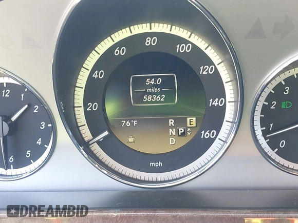 2012 Mercedes-Benz E 350 Luxury z VIN WDDHF8JB6CA537413, wystawiony jako IAAI lot #42312462 z przebiegiem 58 362 mil mil oraz . Historia ofert i sprzedaży dostępna na DreamBid. Obrazek 7.