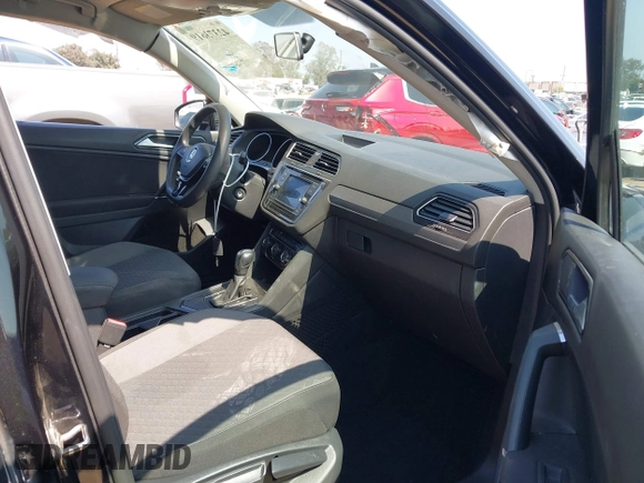 2018 Volkswagen Tiguan S with VIN 3VV1B7AX7JM092033, listed as a IAAI auction lot 42373619 with 124,775 mi miles and . Bid and sale history available at DreamBid. Image 5.