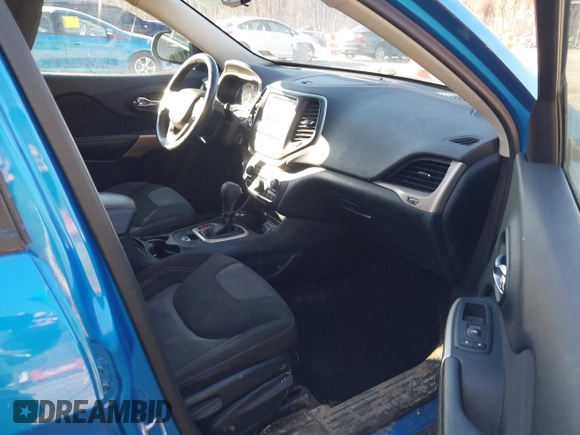 2018 Jeep Cherokee Latitude z VIN 1C4PJMCB5JD592960, wystawiony jako IAAI lot #41599164 z przebiegiem 155 038 mil mil oraz . Historia ofert i sprzedaży dostępna na DreamBid. Obrazek 5.