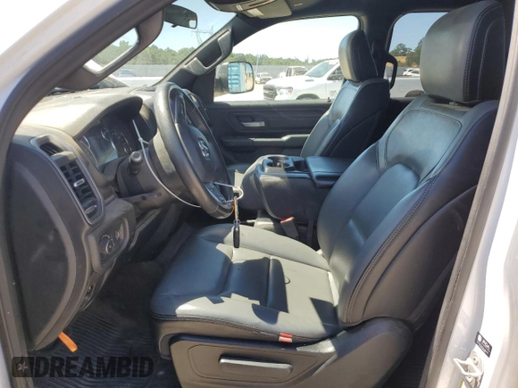 2021 Ram 1500 Tradesman z VIN 1C6RRFCG4MN697360, wystawiony jako Copart lot #59112125 z przebiegiem 97 327 mil mil oraz Czysty tytuł • Clean title. Historia ofert i sprzedaży dostępna na DreamBid. Obrazek 7.