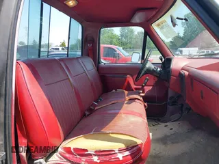1989 Ford F-250 с VIN 1FTHF26H3KKA46424, выставлен на аукционе IAAI как лот 42475383 с пробегом 20 408 миль миль и . История ставок и продаж доступна на DreamBid. Изображение 8.