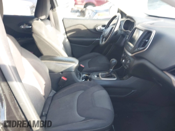2014 Jeep Cherokee Latitude z VIN 1C4PJLCS5EW105809, wystawiony jako IAAI lot #41331585 z przebiegiem 207 609 mil mil oraz . Historia ofert i sprzedaży dostępna na DreamBid. Obrazek 5.