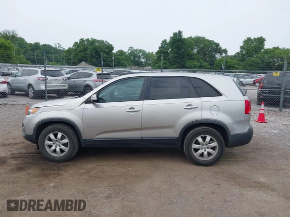 2013 Kia Sorento LX с VIN 5XYKT3A16DG419494, выставлен на аукционе IAAI как лот 42501875 с пробегом 152 100 миль миль и . История ставок и продаж доступна на DreamBid. Изображение 15.