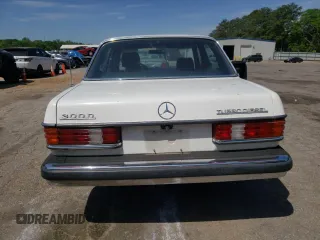 1983 Mercedes-Benz 300 D z VIN WDBAB33AXDB031298, wystawiony jako Copart lot #53799325 z przebiegiem 315 445 mil mil oraz Szkoda całkowita • Salvage title. Historia ofert i sprzedaży dostępna na DreamBid. Obrazek 6.