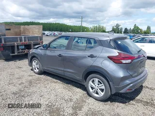 2024 Nissan Kicks S z VIN 3N1CP5BV7RL502652, wystawiony jako IAAI lot #42258123 z przebiegiem 4 244 mil mil oraz . Historia ofert i sprzedaży dostępna na DreamBid. Obrazek 3.