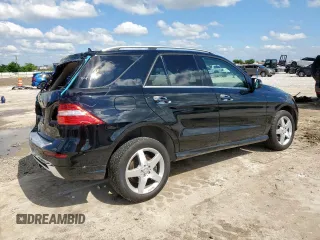 2015 Mercedes-Benz M 350 z VIN 4JGDA5JB9FA610926, wystawiony jako Copart lot #56190105 z przebiegiem 73 206 mil mil oraz Szkoda całkowita • Salvage title. Historia ofert i sprzedaży dostępna na DreamBid. Obrazek 3.