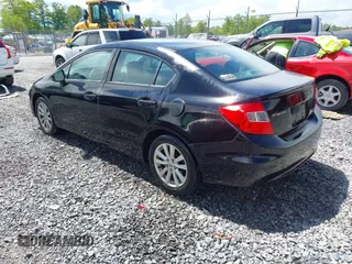 2015 Honda Civic LX z VIN 19XFB2F5XFE102330, wystawiony jako IAAI lot #42252495 z przebiegiem 81 277 mil mil oraz . Historia ofert i sprzedaży dostępna na DreamBid. Obrazek 3.