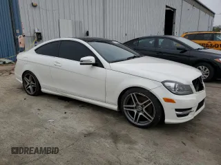 2013 Mercedes-Benz C 350 с VIN WDDGJ5HB4DG028644, выставлен на аукционе Copart как лот 52896985 с пробегом Не указан миль и Чистый • Clean title. История ставок и продаж доступна на DreamBid. Изображение 4.