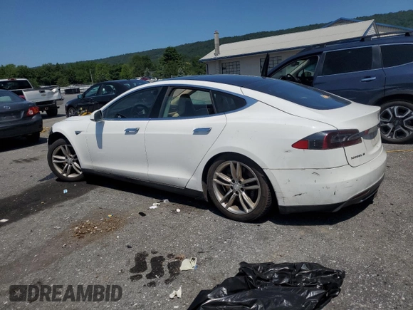 2013 Tesla Model S z VIN 5YJSA1DN0DFP18592, wystawiony jako Copart lot #62151505 z przebiegiem 192 283 mil mil oraz Szkoda całkowita • Salvage title. Historia ofert i sprzedaży dostępna na DreamBid. Obrazek 2.