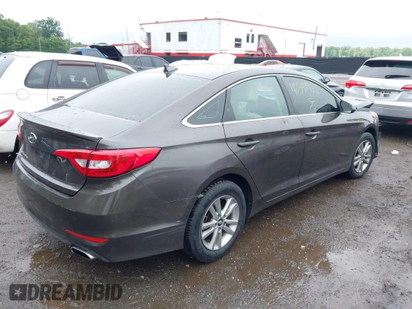 2015 Hyundai Sonata SE z VIN 5NPE24AFXFH150090, wystawiony jako IAAI lot #42341428 z przebiegiem 133 157 mil mil oraz . Historia ofert i sprzedaży dostępna na DreamBid. Obrazek 4.