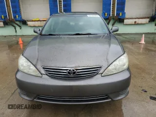 2006 Toyota Camry STD z VIN 4T1BE32KX6U724706, wystawiony jako Copart lot #59139525 z przebiegiem 168 693 mil mil oraz Czysty tytuł • Clean title. Historia ofert i sprzedaży dostępna na DreamBid. Obrazek 5.
