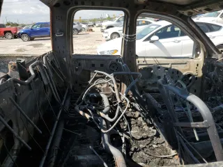 2005 Dodge 2500 SLT z VIN 3D7KS28C15G715892, wystawiony jako Copart lot #71450884 z przebiegiem Nie podano mil oraz Nie do naprawy • Non repairable. Historia ofert i sprzedaży dostępna na DreamBid. Obrazek 10.