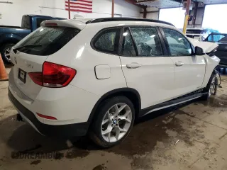 2013 BMW X1 xDrive28i z VIN WBAVL1C58DVR85843, wystawiony jako Copart lot #57589125 z przebiegiem 102 198 mil mil oraz Szkody całkowita. Historia ofert i sprzedaży dostępna na DreamBid. Obrazek 3.