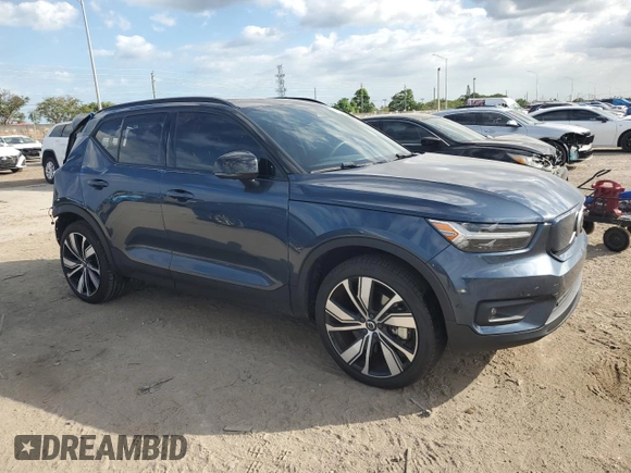 2022 Volvo XC40 Twin Plus z VIN YV4ED3UR5N2709889, wystawiony jako Copart lot #81162434 z przebiegiem 22 636 mil mil oraz Szkoda całkowita • Salvage title. Historia ofert i sprzedaży dostępna na DreamBid. Obrazek 4.