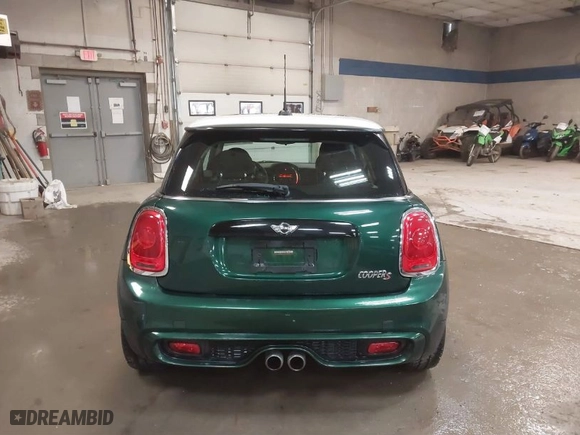 2015 MINI Cooper Hardtop S with VIN WMWXP7C57F2A39384, listed as a IAAI auction lot 41733215 with 60,750 mi miles. Bid and sale history available at carsss.com. Image 17.