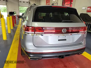 2024 Volkswagen Atlas SE z VIN 1V2HR2CA9RC558223, wystawiony jako IAAI lot #42734557 z przebiegiem 22 426 mil mil oraz . Historia ofert i sprzedaży dostępna na DreamBid. Obrazek 22.