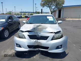 2010 Toyota Corolla z VIN 1NXBU4EE9AZ236385, wystawiony jako IAAI lot #42591900 z przebiegiem 185 946 mil mil oraz . Historia ofert i sprzedaży dostępna na DreamBid. Obrazek 6.