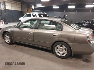2003 Nissan Altima S with VIN 1N4AL11E53C354648, listed as a IAAI auction lot 41801992 with 172,010 mi miles. Bid and sale history available at carsss.com. Image 14.