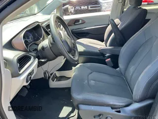 2019 Chrysler Pacifica Touring with VIN 2C4RC1DG7KR556147, listed as a IAAI auction lot 42599780 with 79,092 mi miles and . Bid and sale history available at DreamBid. Image 7.