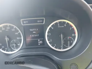 2017 Infiniti QX30 Premium z VIN SJKCH5CP4HA023330, wystawiony jako IAAI lot #42407253 z przebiegiem 132 317 mil mil oraz . Historia ofert i sprzedaży dostępna na DreamBid. Obrazek 7.