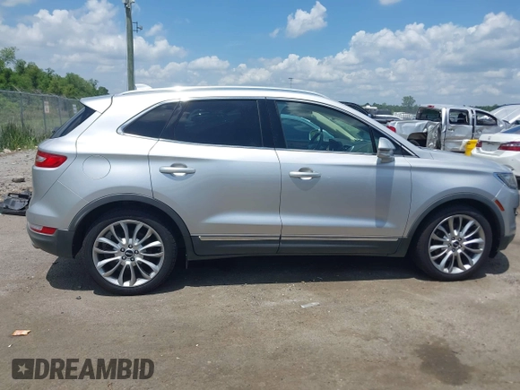 2015 Lincoln MKC z VIN 5LMCJ1A93FUJ25890, wystawiony jako IAAI lot #42125994 z przebiegiem 102 233 mil mil oraz . Historia ofert i sprzedaży dostępna na DreamBid. Obrazek 13.