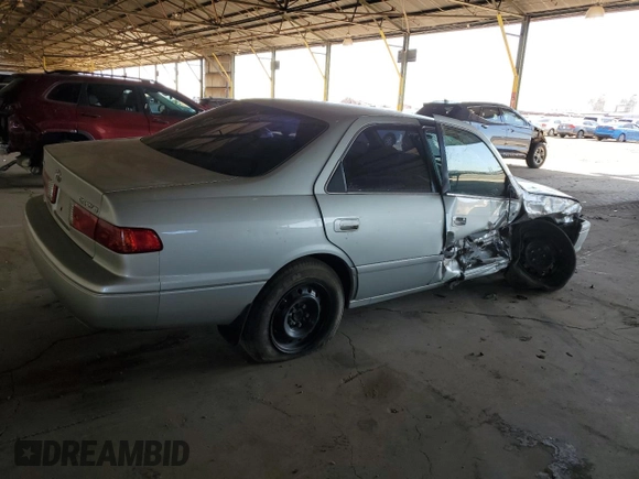 2001 Toyota Camry CE z VIN 4T1BG22K11U017054, wystawiony jako Copart lot #57623485 z przebiegiem 242 217 mil mil oraz Szkoda całkowita • Salvage title. Historia ofert i sprzedaży dostępna na DreamBid. Obrazek 3.