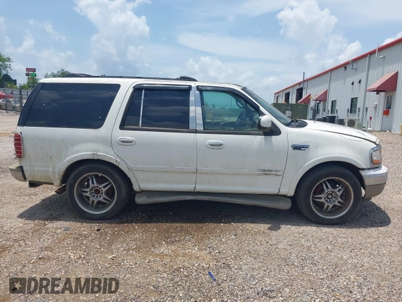 2000 Ford Expedition Eddie Bauer с VIN 1FMEU17L3YLB95565, выставлен на аукционе IAAI как лот 42517370 с пробегом Не указан миль и . История ставок и продаж доступна на DreamBid. Изображение 13.