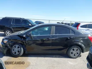 2014 Chevrolet Sonic LT z VIN 1G1JC5SH5E4224501, wystawiony jako IAAI lot #42275218 z przebiegiem 119 370 mil mil oraz . Historia ofert i sprzedaży dostępna na DreamBid. Obrazek 14.