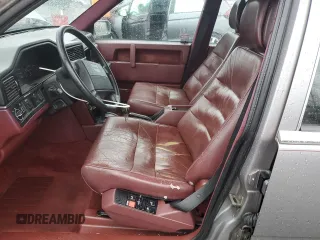 1990 Volvo 760 z VIN YV1GA8740L0089828, wystawiony jako Copart lot #84668844 z przebiegiem 272 600 mil mil oraz Szkody całkowita. Historia ofert i sprzedaży dostępna na DreamBid. Obrazek 7.