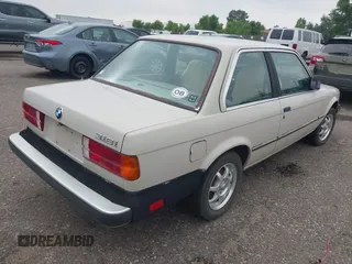 1985 BMW 3 Series с VIN WBAAK8404F8779112, выставлен на аукционе IAAI как лот 42752903 с пробегом 157 085 миль миль и . История ставок и продаж доступна на DreamBid. Изображение 4.