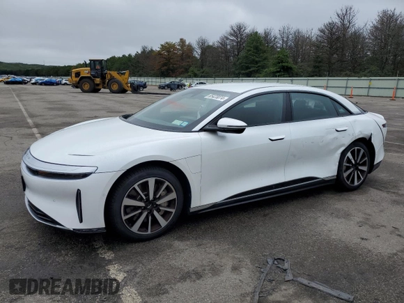 2023 Lucid Air Pure z VIN 50EA1PFAXPA006463, wystawiony jako Copart lot #65423074 z przebiegiem 4488 mil mil oraz Szkody całkowita. Historia ofert i sprzedaży dostępna na DreamBid. Obrazek 1.