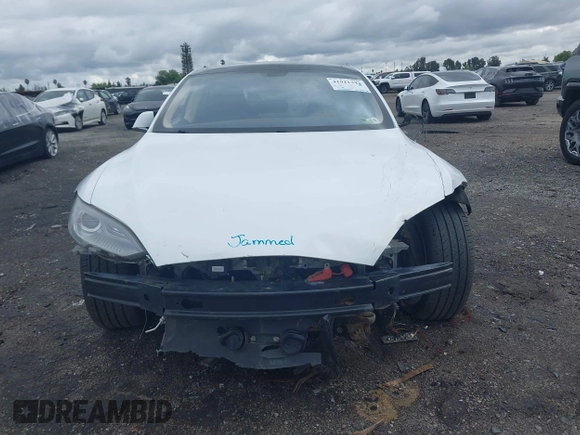 2013 Tesla Model S с VIN 5YJSA1CN0DFP31750, выставлен на аукционе IAAI как лот 41911343 с пробегом 209 664 миль миль и . История ставок и продаж доступна на DreamBid. Изображение 13.