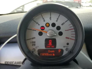 2013 MINI Hardtop z VIN WMWSU3C50DT685902, wystawiony jako Copart lot #58071935 z przebiegiem 114 908 mil mil oraz Szkoda całkowita • Salvage title. Historia ofert i sprzedaży dostępna na DreamBid. Obrazek 9.
