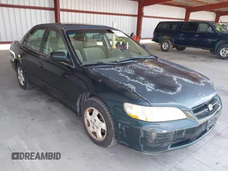 1998 Honda Accord EX z VIN 1HGCG6679WA267142, wystawiony jako IAAI lot #42146608 z przebiegiem 233 512 mil mil oraz . Historia ofert i sprzedaży dostępna na DreamBid. Obrazek 1.
