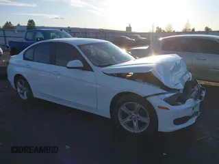 2015 BMW 3 Series 328i xDrive с VIN WBA3B5G59FNS19442, выставлен на аукционе IAAI как лот 40711946 с пробегом 45 958 миль миль и . История ставок и продаж доступна на DreamBid. Изображение 1.