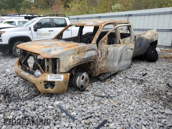 2015 GMC Sierra 3500HD Denali z VIN 1GT424E85FF133280, wystawiony jako Copart lot #79125844 z przebiegiem Nie podano mil oraz Nie do naprawy • Non repairable. Historia ofert i sprzedaży dostępna na DreamBid. Obrazek 1.