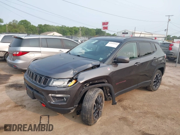 2019 Jeep Compass Trailhawk z VIN 3C4NJDDB9KT686048, wystawiony jako IAAI lot #42414161 z przebiegiem 92 683 mil mil oraz . Historia ofert i sprzedaży dostępna na DreamBid. Obrazek 6.